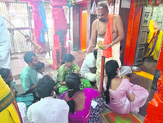 అంజన్న గర్భగుడి దర్శనం సులభం
1