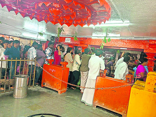 అంజన్న గర్భగుడి దర్శనం సులభం
1