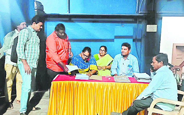 సచివాలయ ఉద్యోగుల్లో ట్రాన్స్‘ఫియర్’ 1