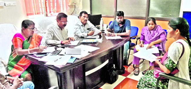 ●కనీస వసతులు కరువు4