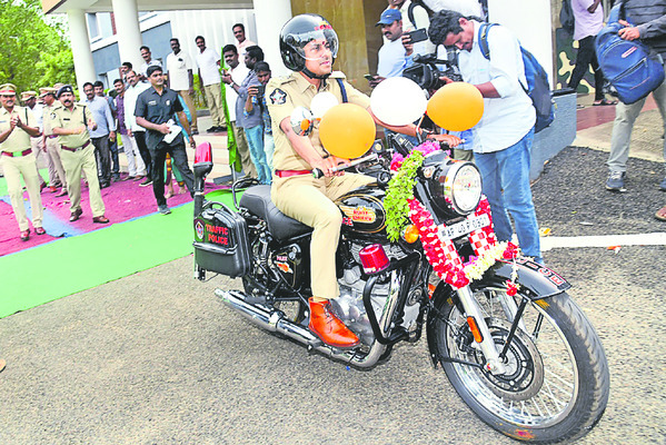 తొలి తిరుపతికి పోటెత్తిన భక్తులు 2