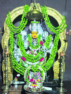 క్యాప్సికమ్తో అమ్మవారికి అలంకరణ
2