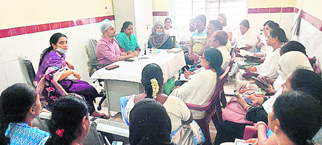 శ్రీమహాలక్ష్మీ ఆలయంలో కొనసాగుతున్న పారాయణాలు1