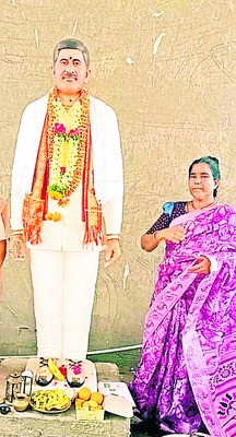 భర్త జ్ఞాపకాలతో..
1