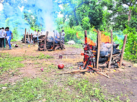 ● కన్నీటి వీడ్కోలు! 2