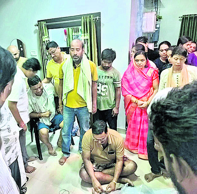 ● కన్నీటి వీడ్కోలు! 1