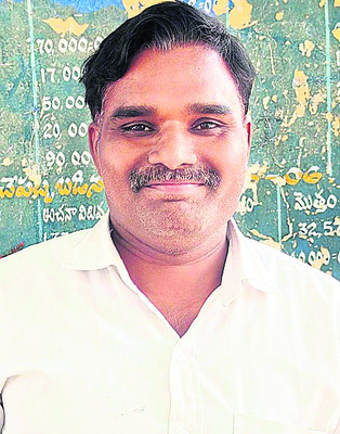 ఏసీబీ వలలో మున్సిపల్ ఔట్సోర్సింగ్ ఉద్యోగి1