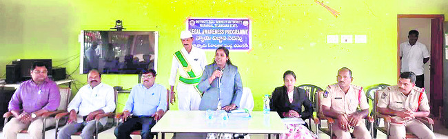 వైద్యాధికారులకు సమ్మె నోటీసు అందజేత2