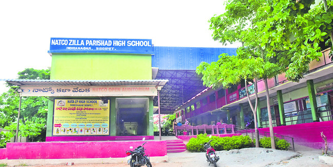 కార్పొరేట్కు దీటుగా నిల‘బడి’న వైనం1