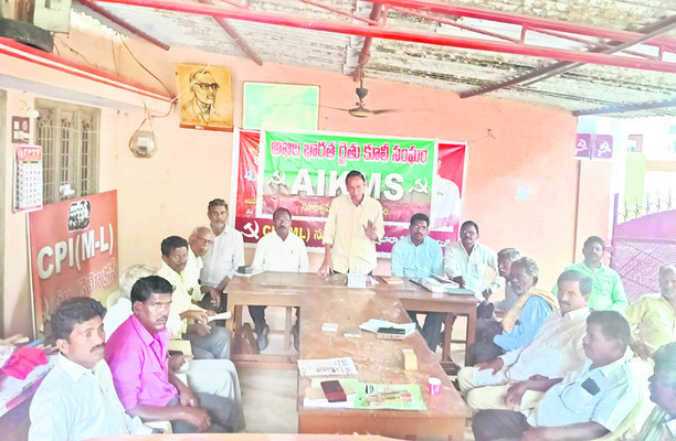 ఉపాధిహామీ పనుల్లో అలసత్వం చేయొద్దు1