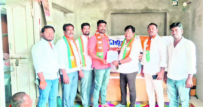 మత్తుకు బానిసైతేభవిష్యత్ నాశనం
1