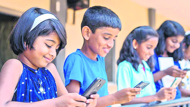 ఆటకు దూరమైన చిన్నారి లోకం 1