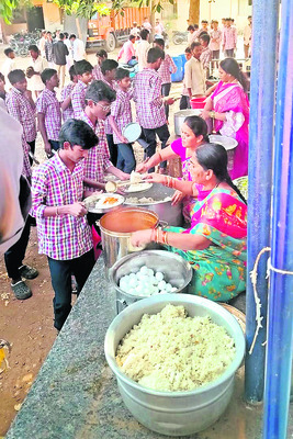 నిర్వహణ ‘మరుగు’న పడి 
5