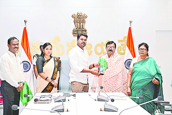 గడువులోగా సమస్యలు పరిష్కరించాలి 1