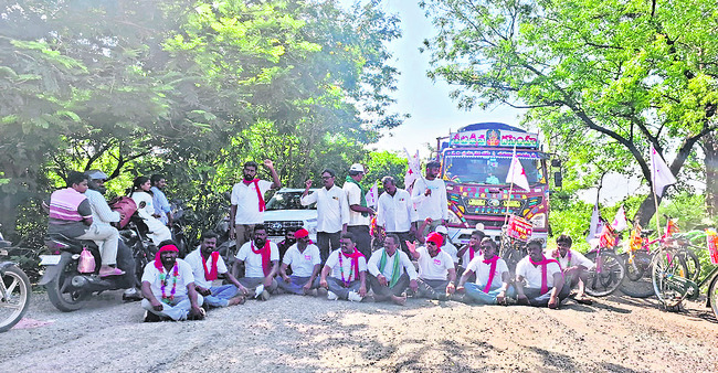 ‘న్యూలిటిల్‌ ఫ్లవర్స్‌’  విద్యార్థులకు అభినందన
3