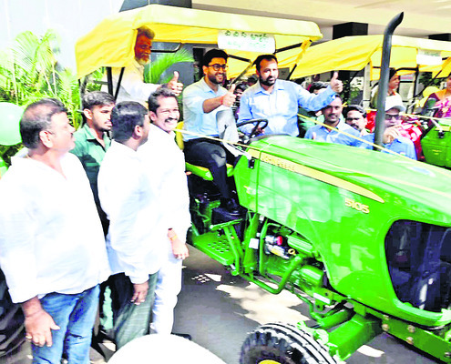 ‘న్యూలిటిల్‌ ఫ్లవర్స్‌’  విద్యార్థులకు అభినందన
1