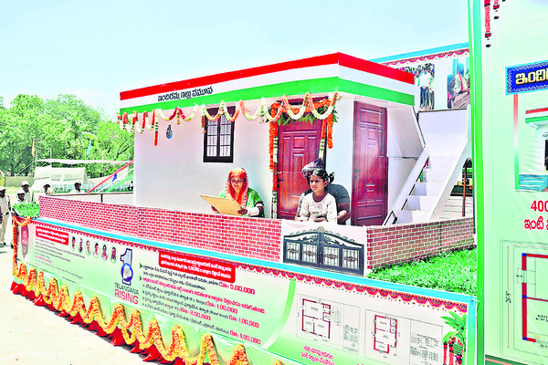 ఆకట్టుకున్న శకటాలు 2