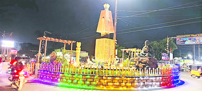 అమరవీరుల స్తూపంపై నిర్లక్ష్యం! 1