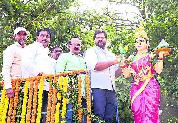 అమరుల త్యాగాలు మరువలేనివి 4