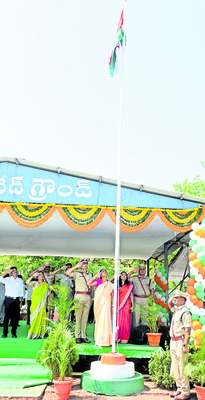 అమరవీరులకు మంత్రి కొండా సురేఖ నివాళి2