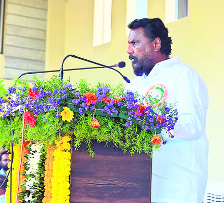 ఆడబిడ్డలను కోటీశ్వరులను చేయడమే లక్ష్యం4