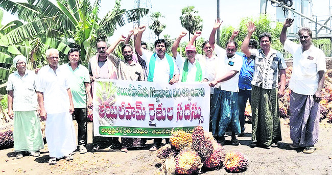 ఇళ్ల స్థలాల కోసం ధర్నా 
1