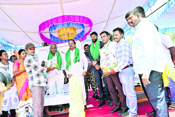 అవతరణోత్సవం..2