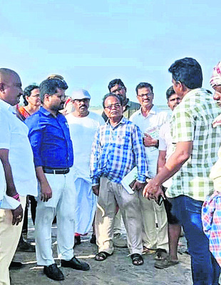 చింతపల్లి బీచ్‌ను  పరిశీలించిన జేసీ 1