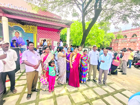 సత్వర పరిష్కారం చూపాలంటూ..1