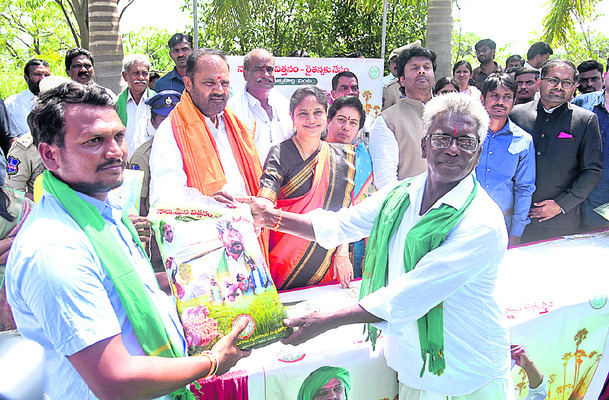 అమరుల త్యాగాలు మరువలేనివి 2