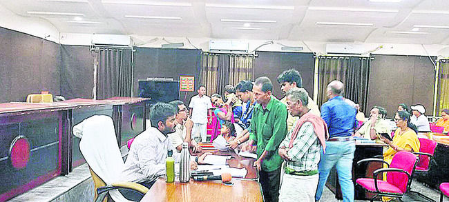 ప్రజల సమస్యలను పరిష్కరించాలి1