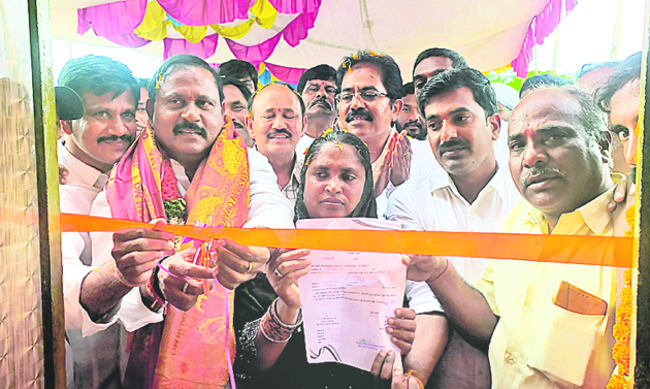 వీడీడీఎఫ్ ఆధ్వర్యంలో కొవ్వొత్తుల ర్యాలీ
2