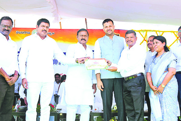 దుద్యాల్‌ తహసీల్‌కు అవార్డుల పంట 2