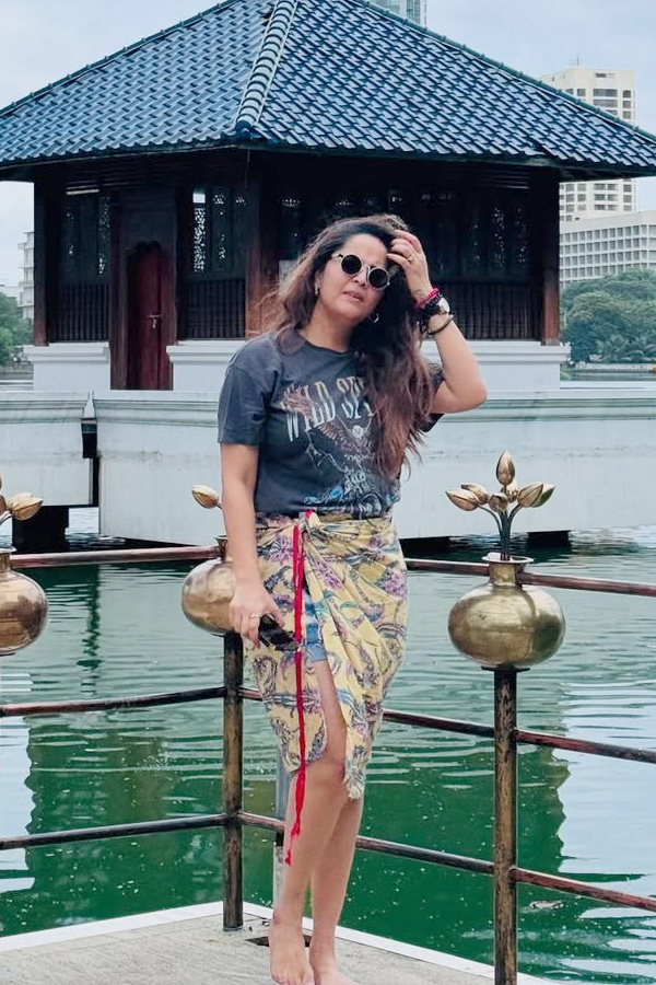 Anchor Anasuya Bharadwaj Visited Colombo Along With Family Photos6
