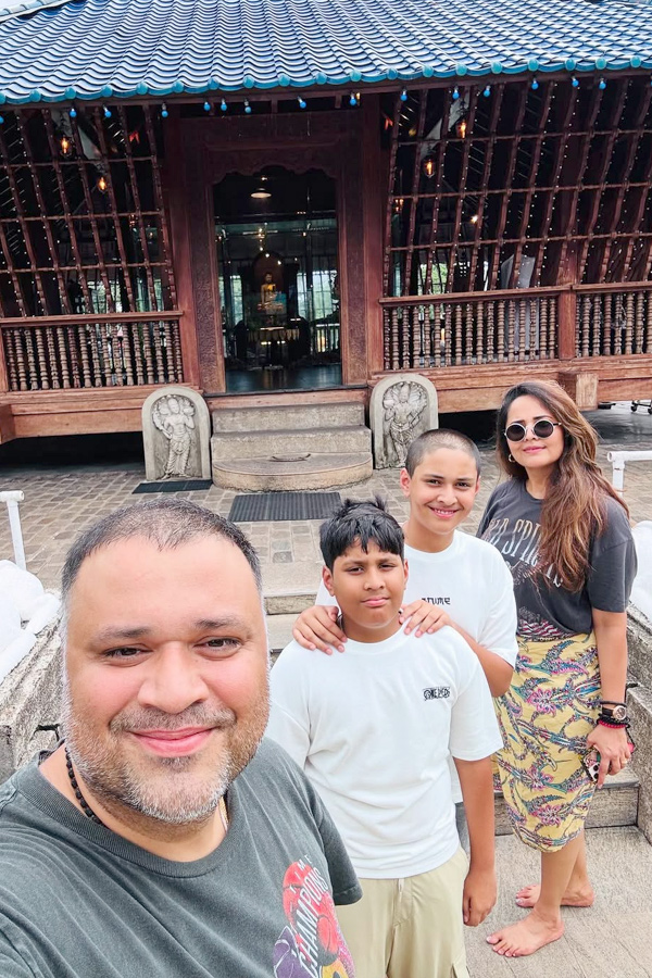 Anchor Anasuya Bharadwaj Visited Colombo Along With Family Photos2