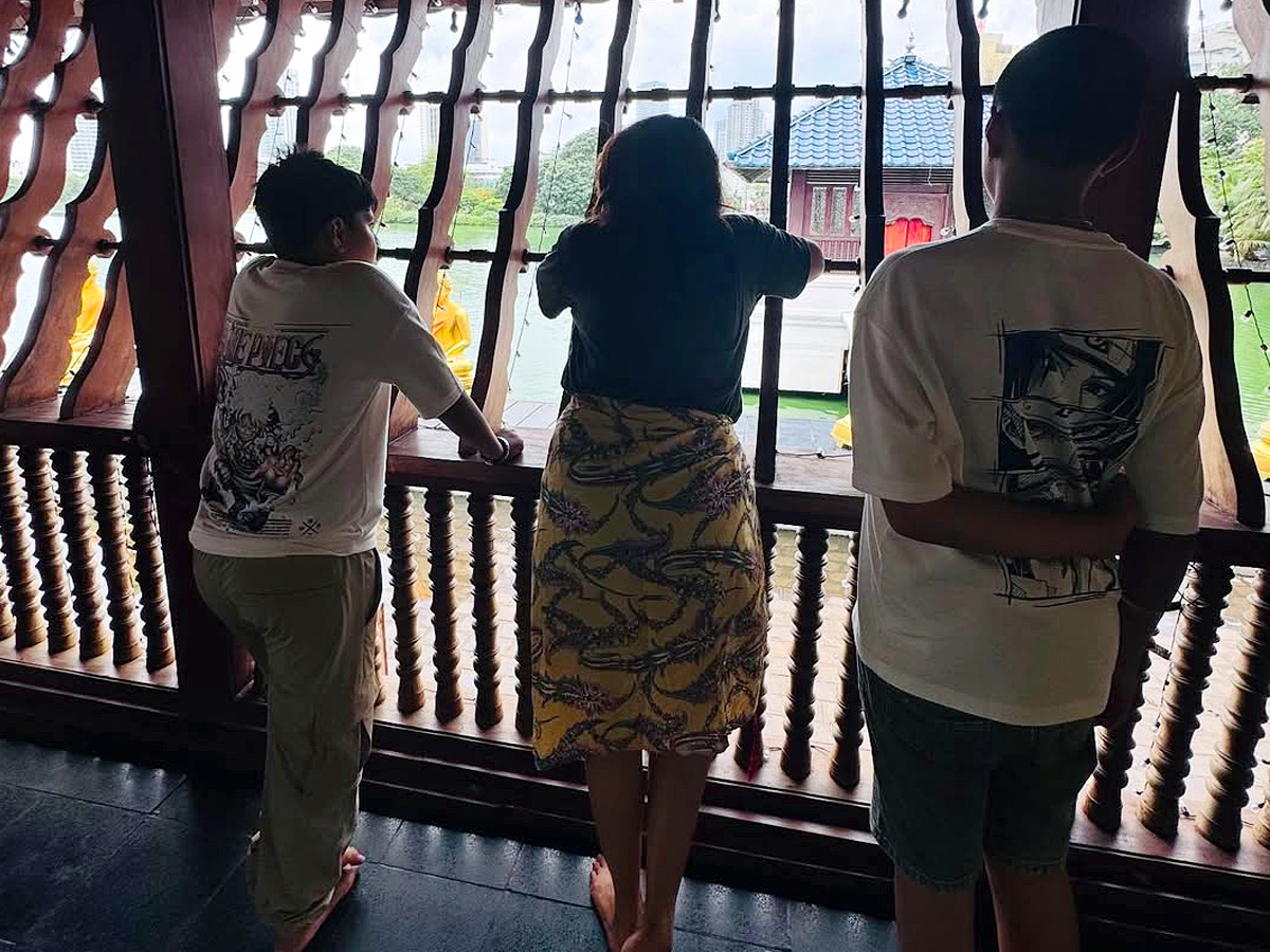 Anchor Anasuya Bharadwaj Visited Colombo Along With Family Photos3