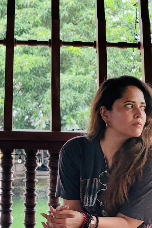 Anchor Anasuya Bharadwaj Visited Colombo Along With Family Photos4