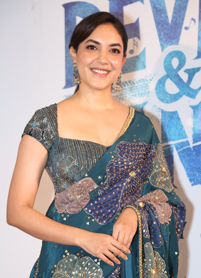 devika and dany movie press meet photos13