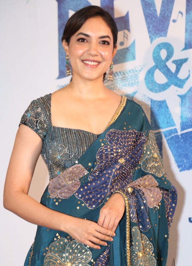 devika and dany movie press meet photos14