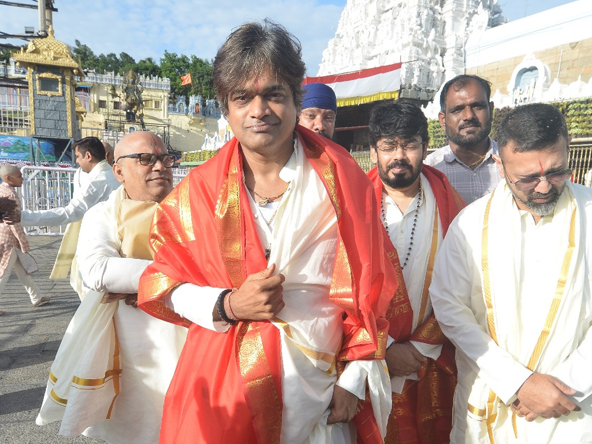 Director Harish Shankar Visits Tirumala Temple Photos4