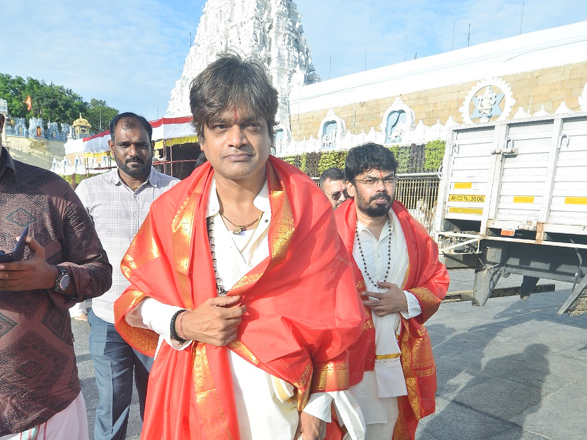 Director Harish Shankar Visits Tirumala Temple Photos7