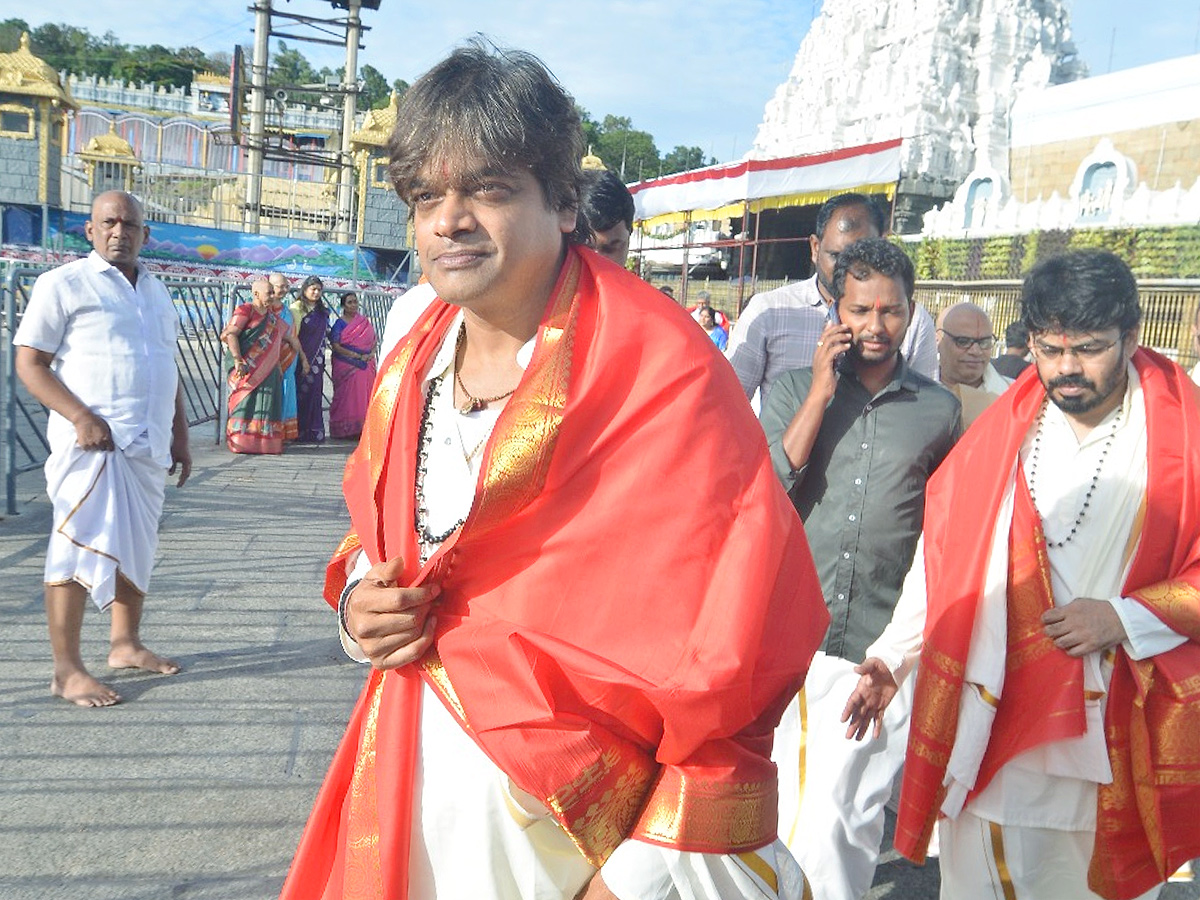Director Harish Shankar Visits Tirumala Temple Photos8
