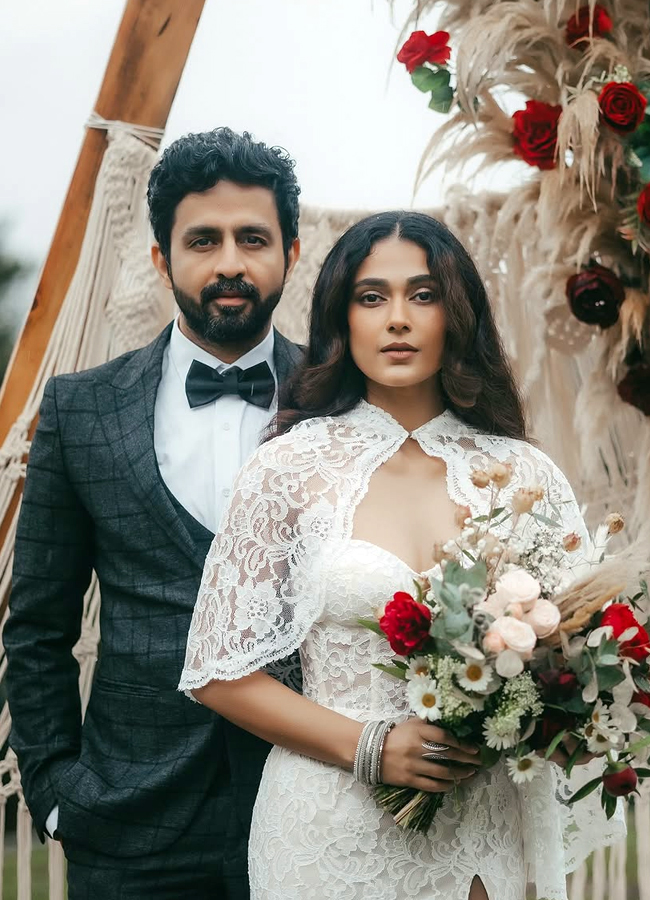 Ten years of marriage Tollywood actress akanksha celebrations photos8