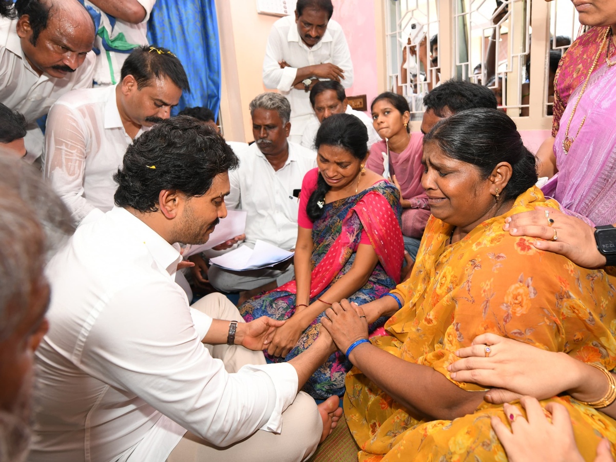YS Jagan visits John Victor's family10