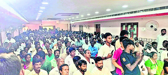 అంకితభావంతో పనిచేసే కార్యకర్తలకు గుర్తింపు 1