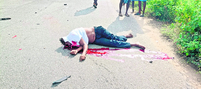దహనక్రియలకు వెళ్లి వస్తుండగా.. 1
