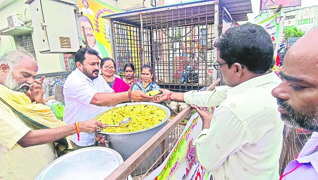 మరిడమ్మ దర్శనానికి భక్తుల బారులు 1