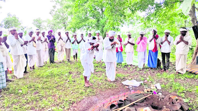 ఘనంగా అకాడి పూజలు1