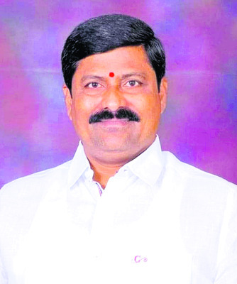 మంత్రి కారు ప్రమాద ఘటనలో ఇద్దరిపై కేసు● అతివేగం, నిర్లక1