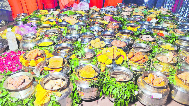 ఫ మనసారె దీవించమ్మా.. 1